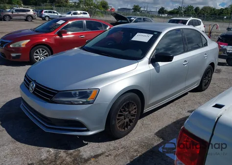 2015 Volkswagen Jetta 2.0L S z USA, uszkodzony, nr VIN 3VW2K7AJ2FM260180